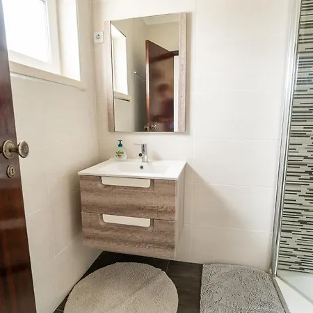 With Garden And Barbecue 펜션 나자레