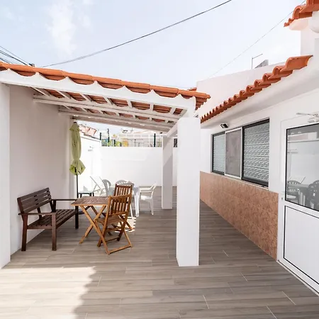 펜션 With Garden And Barbecue