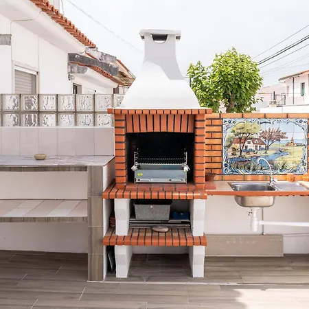 With Garden And Barbecue 펜션 나자레