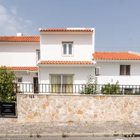 With Garden And Barbecue 나자레