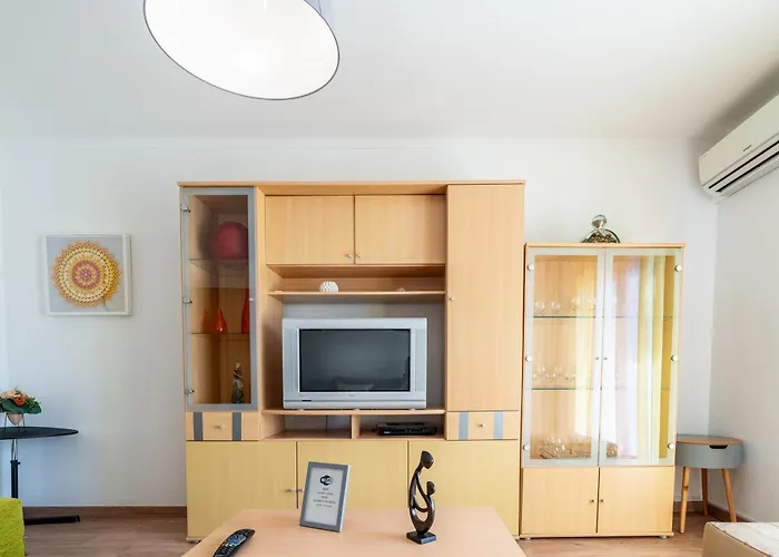 With Garden And Barbecue Holiday home *