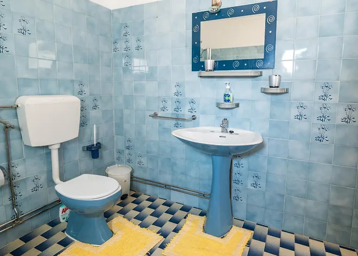 With Garden And Barbecue Holiday home Nazare